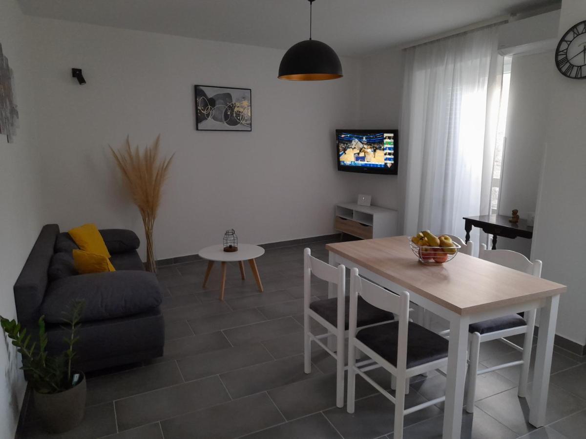 Apartman Mihaela Appartement Rab Town Buitenkant foto